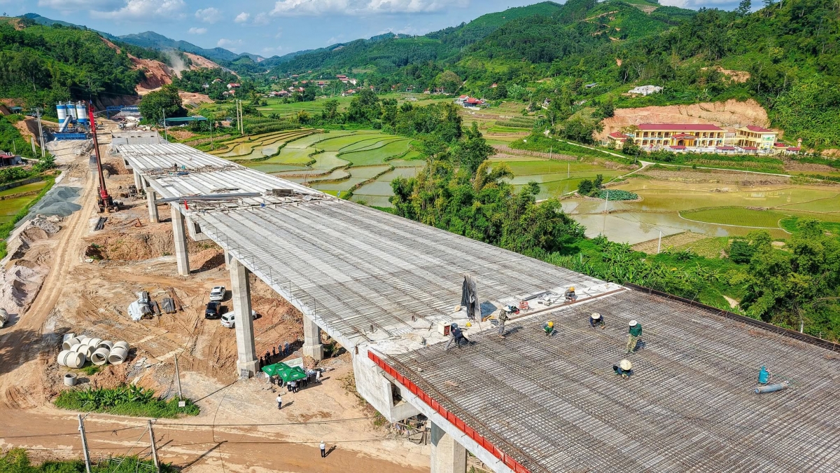 Cao tốc Hữu Nghị - Chi Lăng và và Đồng Đăng – Trà Lĩnh đang bước vào giai đoạn thi công nước rút.