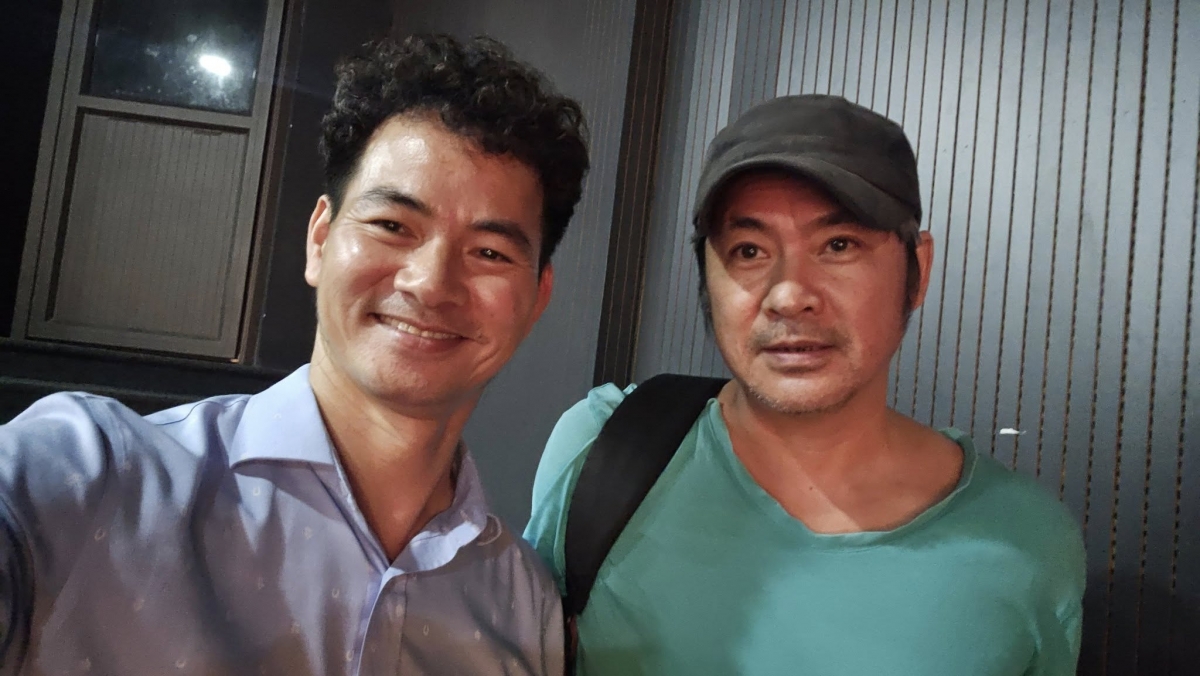 Cục trưởng Xuân Bắc cho biết anh rất thích diễn viên Lê Vũ Long "Xin hãy tin em" và “xin mãi mới được chụp hình cùng” nghệ sĩ. (Nguồn: FBNV)