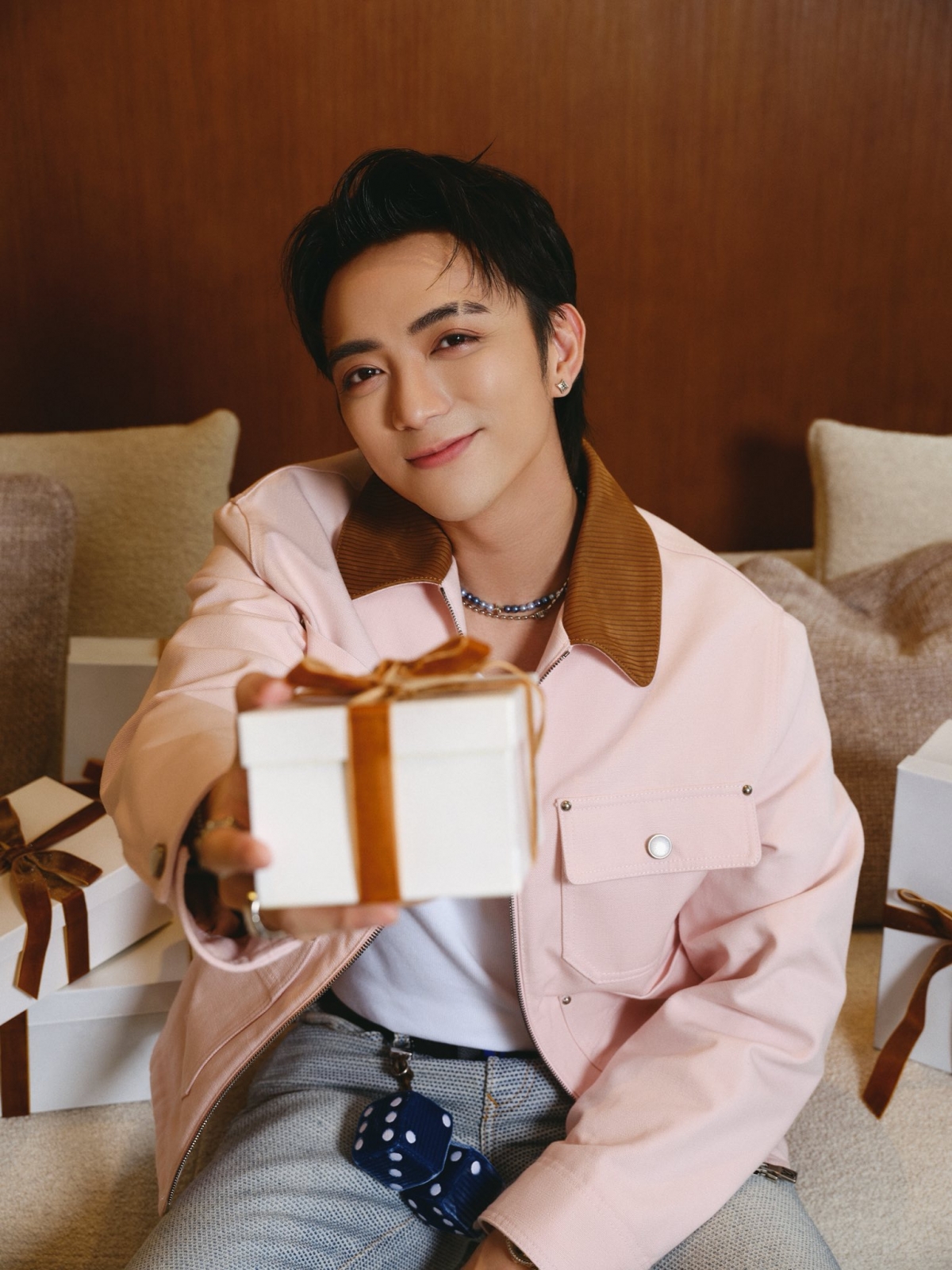 SOOBIN đăng ảnh bước sang tuổi mới với dòng chú thích: “Mãi mãi tuổi 18”. Bên dưới bài đăng, nhiều khán giả gửi đến nam ca sĩ những lời chúc tốt đẹp nhất.