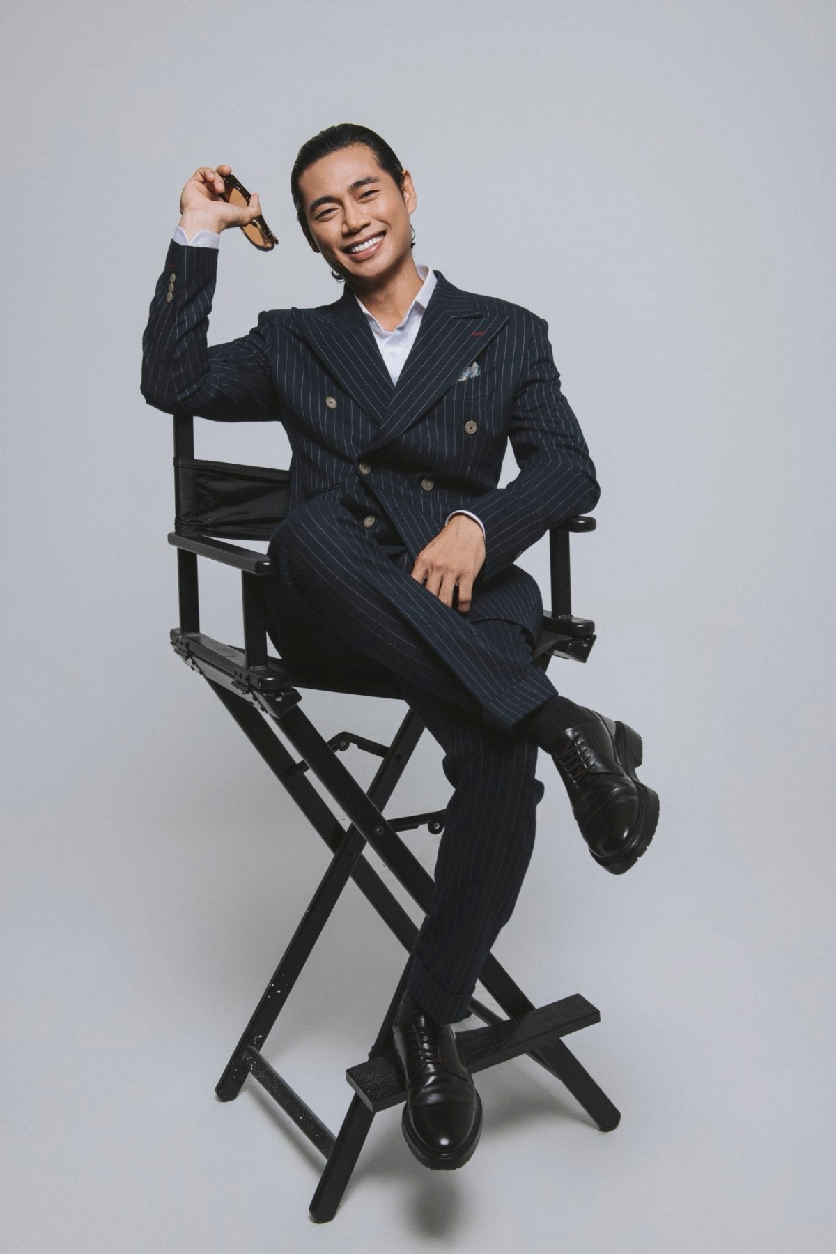 Trong "Tử chiến trên không", Lợi Trần thể hiện sự chuyển biến tâm lý nhân vật một cách mạch lạc, toát lên qua từng ánh mắt, cử chỉ. Các cảnh hành động được anh xử lý dứt khoát, mang lại cảm giác mãn nhãn cho người xem, đặc biệt là trận đấu tay đôi với Thanh Sơn (vai Bình) ở cuối phim.