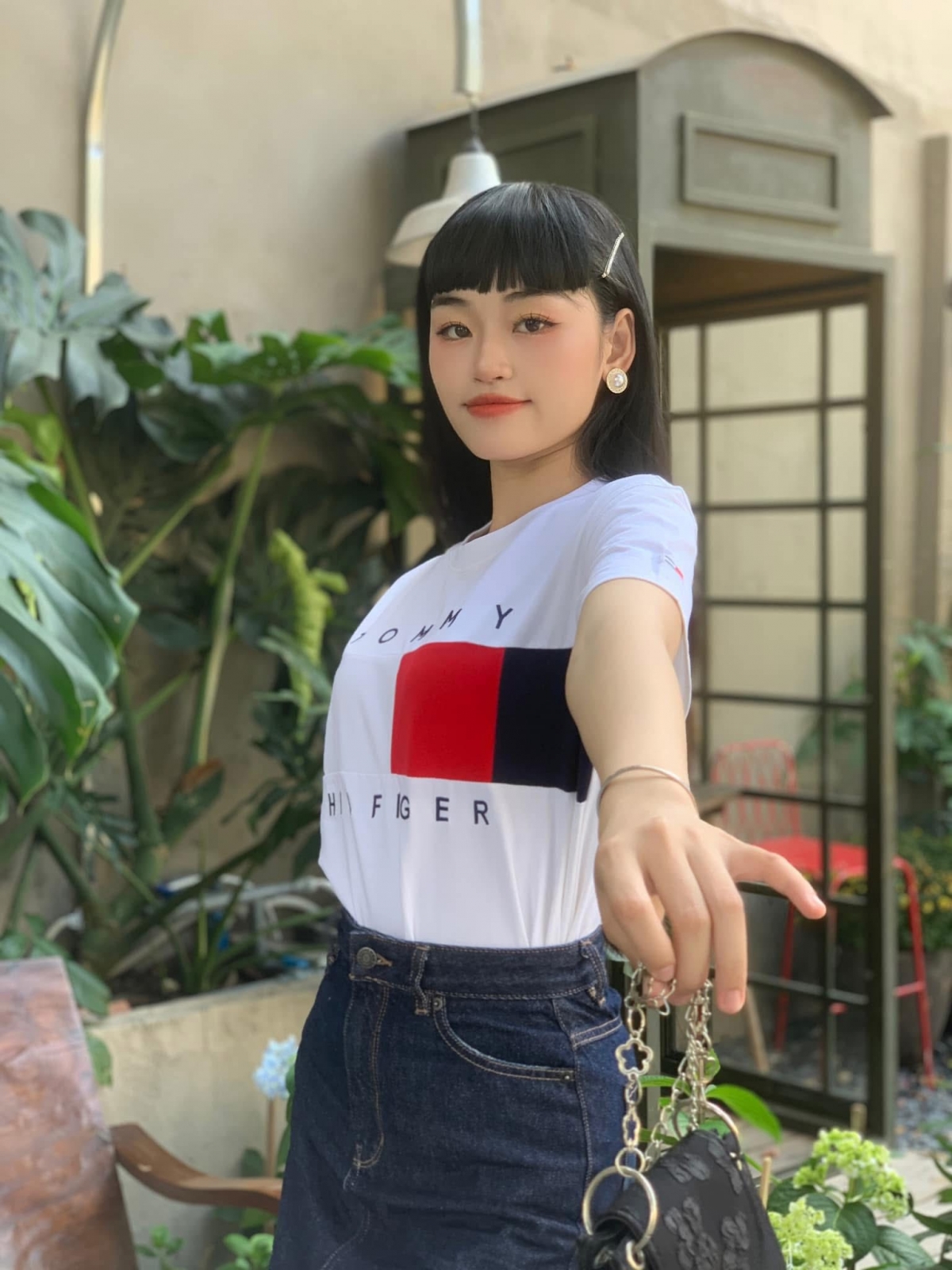 Nàng hậu có nhiều thành tích nổi bật như tham gia bài nghiên cứu khoa học sinh viên về đề tài “Quảng bá nhằm phát huy giá trị văn hóa sản phẩm quà lưu niệm của cộng đồng dân tộc thiểu số tại thành phố Buôn Mê Thuộc, tỉnh Đắk Lắk"; đạt Giải Đồng Hội thi Thuyết trình hướng dẫn du lịch Trường Đại học Văn hiến năm 2023; giải "Xử lý tình huống hay nhất" tại Hội thi thuyết trình hướng dẫn du lịch, Á quân 1 cuộc thi Người mẫu ảnh MITC năm 2022.