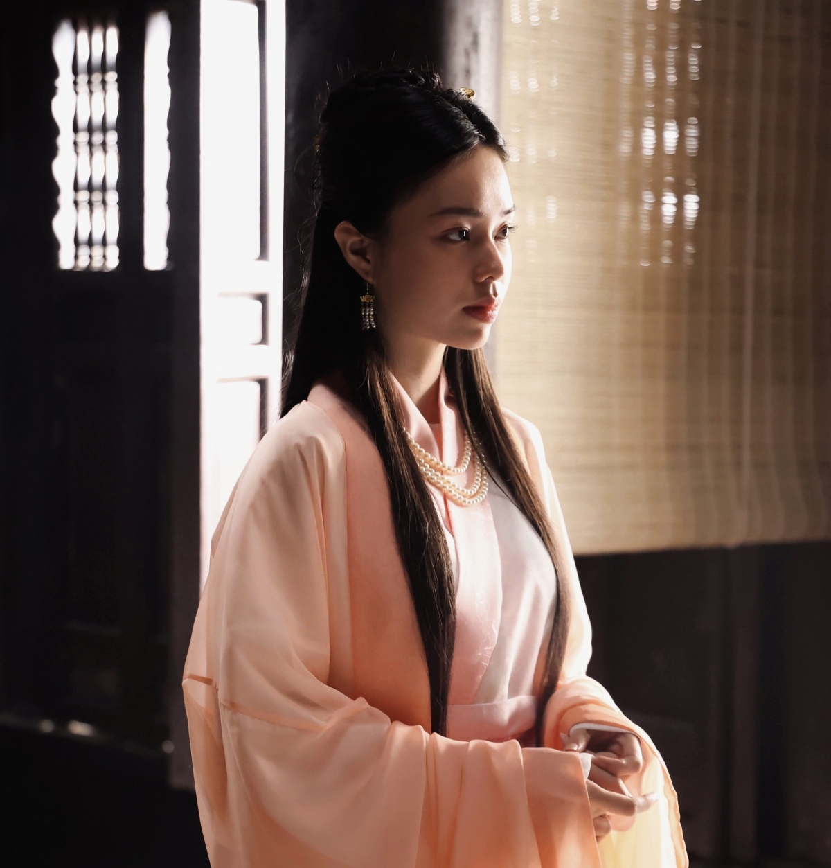 Tạo hình của Trà My trong "Khế ước bán dâu"