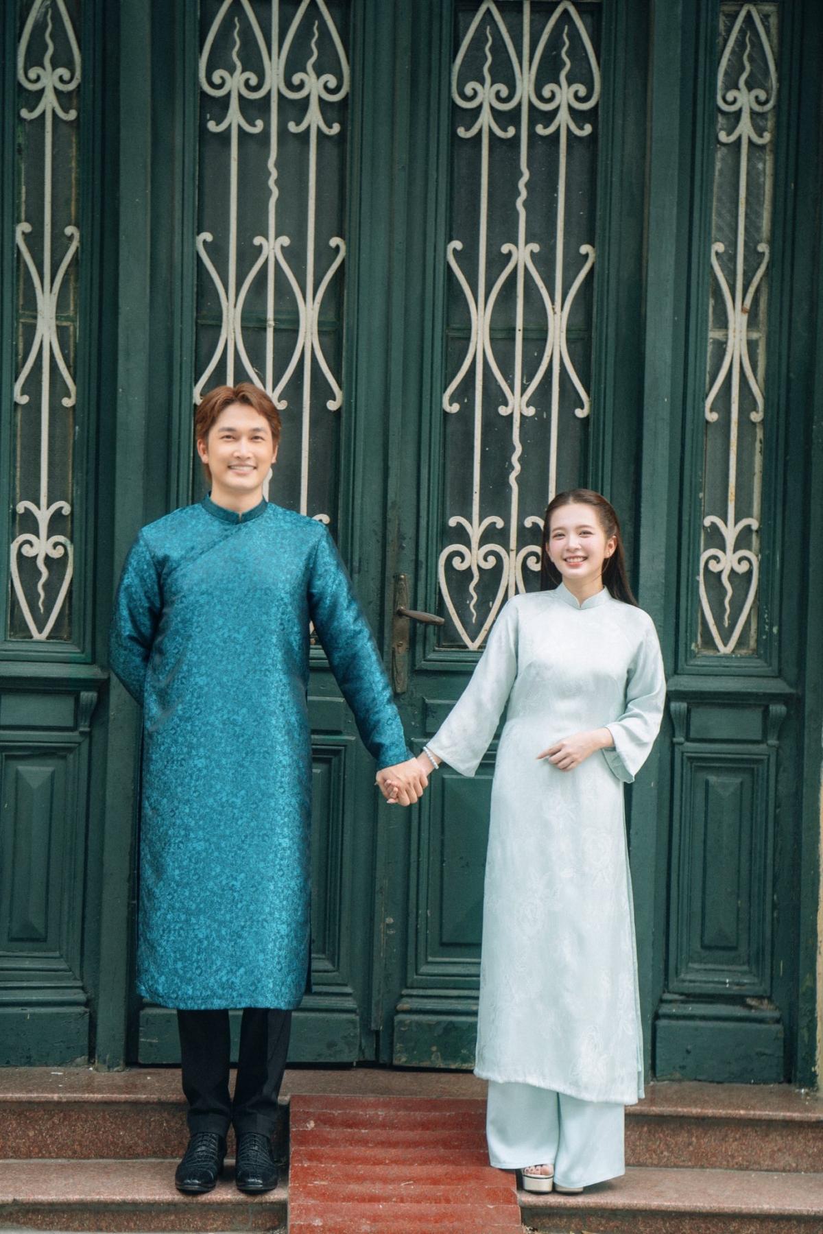 Ngọc Huyền, 28 tuổi, từng học ngành Tâm lý học tại Đại học Sư phạm Hà Nội, chạm ngõ truyền hình với vai Jun trong Những ngày không quên và góp mặt trong các dự án như Mặt nạ gương, Gara hạnh phúc. Cô được nhận xét có gương mặt trẻ trung, thường thể hiện hình tượng dễ thương.