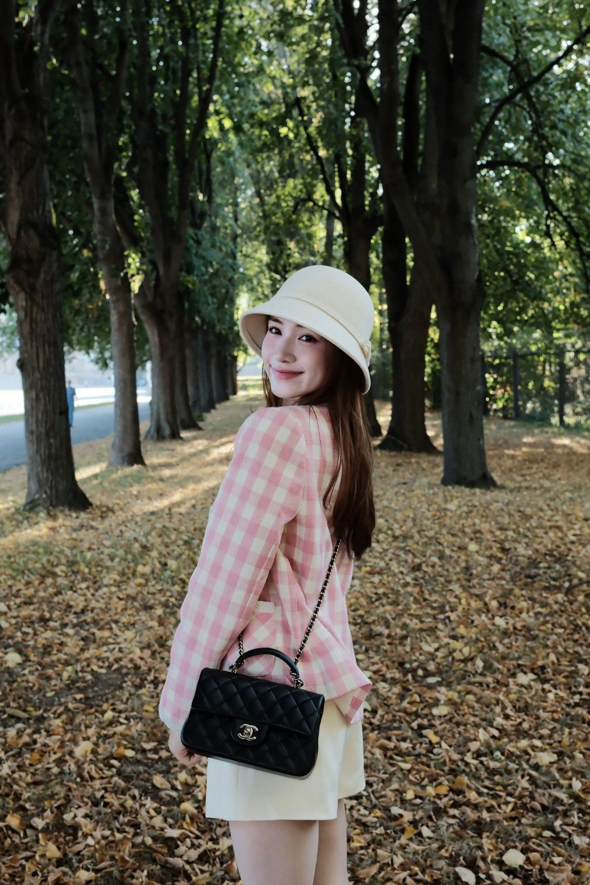 Hòa Minzy chia sẻ những khoảnh khắc tại nước Nga. Nữ ca sĩ sang Nga để cổ vũ Đức Phúc dự thi Intervision 2025.