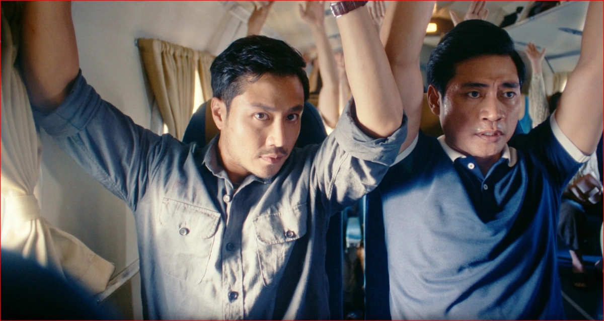 Thanh Sơn (trái) và Lợi Trần trong phim "Tử chiến trên không"