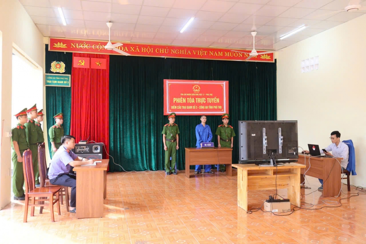 Quang cảnh phiên tòa