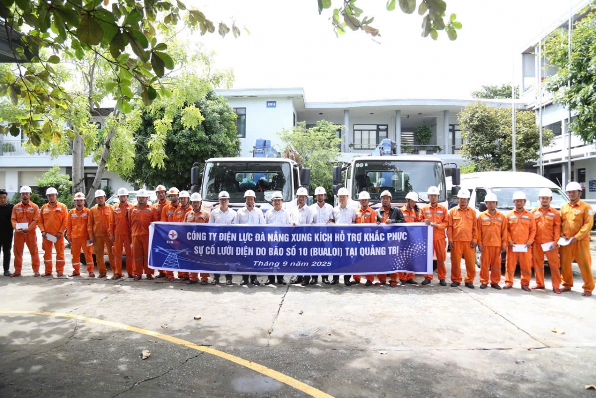  Đội xung kích PC Đà Nẵng xuất quân ủng hộ PC Quảng Trị khắc phục hậu quả bão số 10