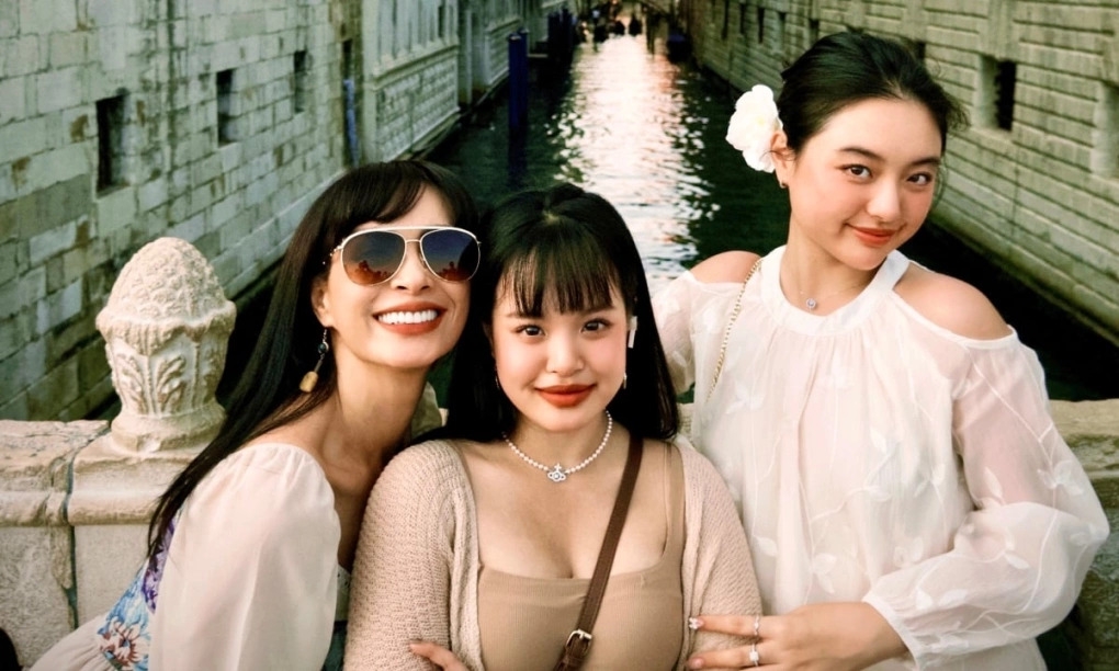 Những ngày đầu ở Milan, Suli, con gái cựu người mẫu Thúy Hạnh, tất bật làm thủ tục và tìm hiểu đường sá trước khi bắt đầu năm học mới. Thúy Hạnh cho biết hai mẹ con khá vất vả vì phải lo giấy tờ, mua sắm và sắp xếp sinh hoạt, nhưng mọi việc đã được giải quyết ổn thỏa trước thềm năm học mới.