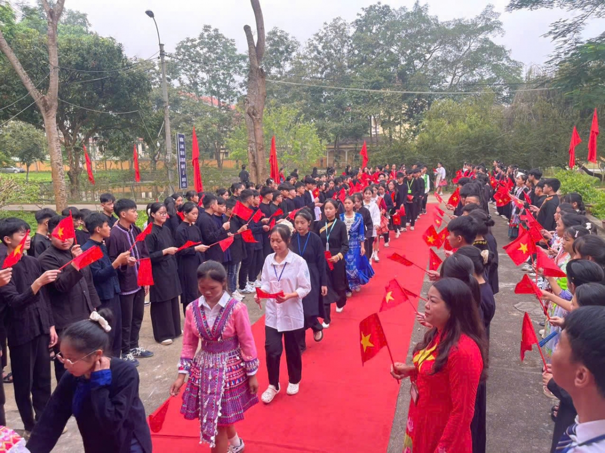 Lễ khai giảng năm học 2025-2026 tại trường PTDT Nội trú số 2 tỉnh Thái Nguyên