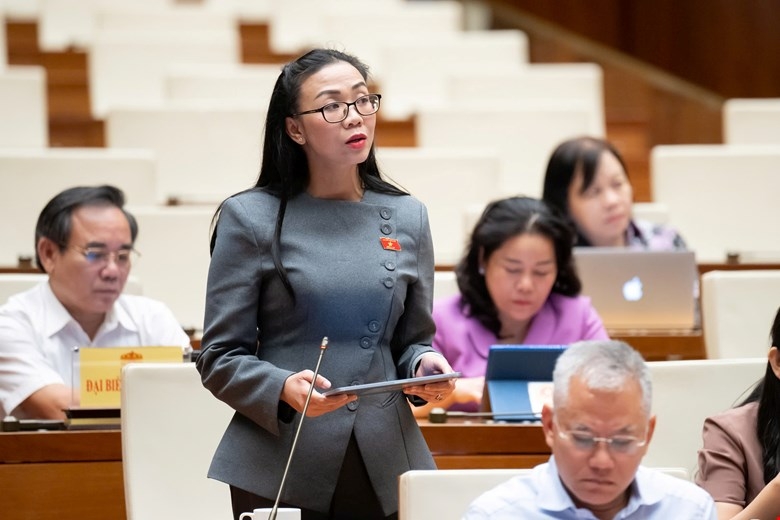 Đại biểu Trịnh Thị Tú Anh (đoàn Lâm Đồng) phát biểu tại hội nghị. Ảnh: Quốc hội