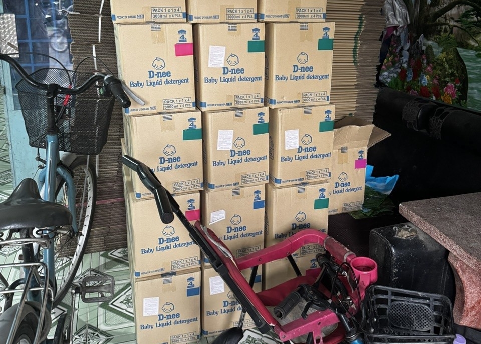 Hàng trăm sản phẩm giả bị phát hiện trước khi đưa ra thị trường.