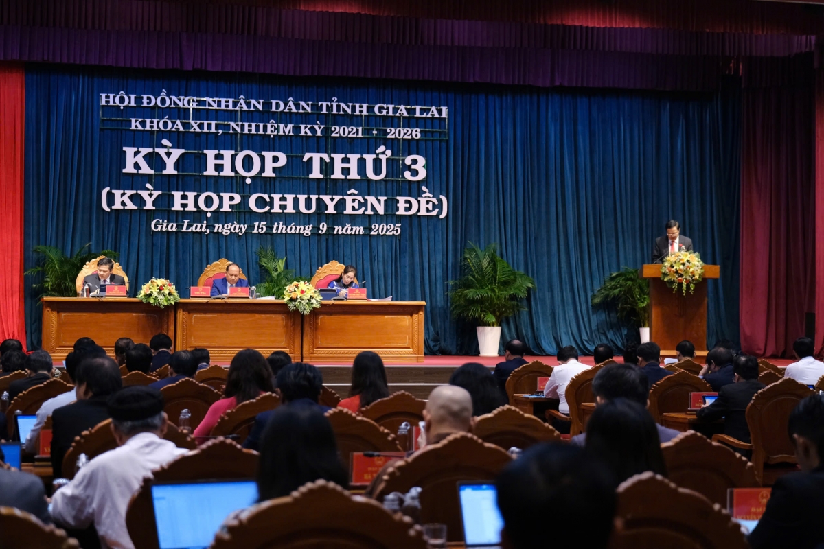 Kỳ họp thông qua nhiều nghị quyết, làm cơ sở cho thúc đẩy giải ngân đầu tư công dịp cuối năm. Ảnh: Nguyên Thảo