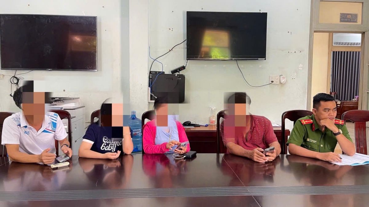 Người thân em V. trình báo vụ việc tới cơ quan công an