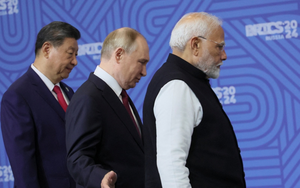 Các nhà lãnh đạo Trung Quốc (Tập Cận Bình), Nga (Vladimir Putin) và Ấn Độ (Narendra Modi) tại Hội nghị thượng đỉnh BRICS 2024. Ảnh: Reuters.