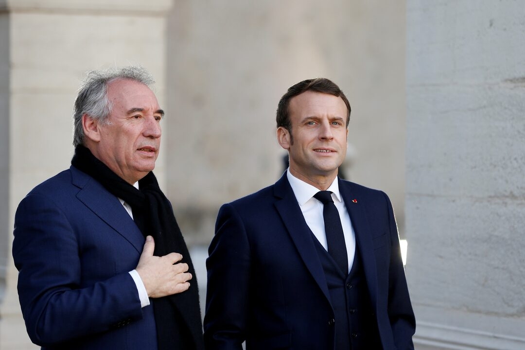 Thủ tướng François Bayrou và Tổng thống Pháp Emmanuel Macron. Ảnh: Reuters