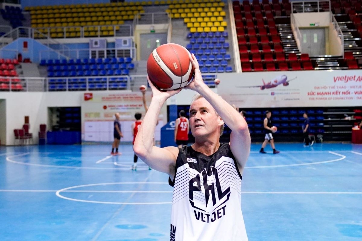 Sàn đấu bóng rổ nóng lên với những cú ném ăn điểm chuẩn xác, tốc độ và sự phối hợp ăn ý