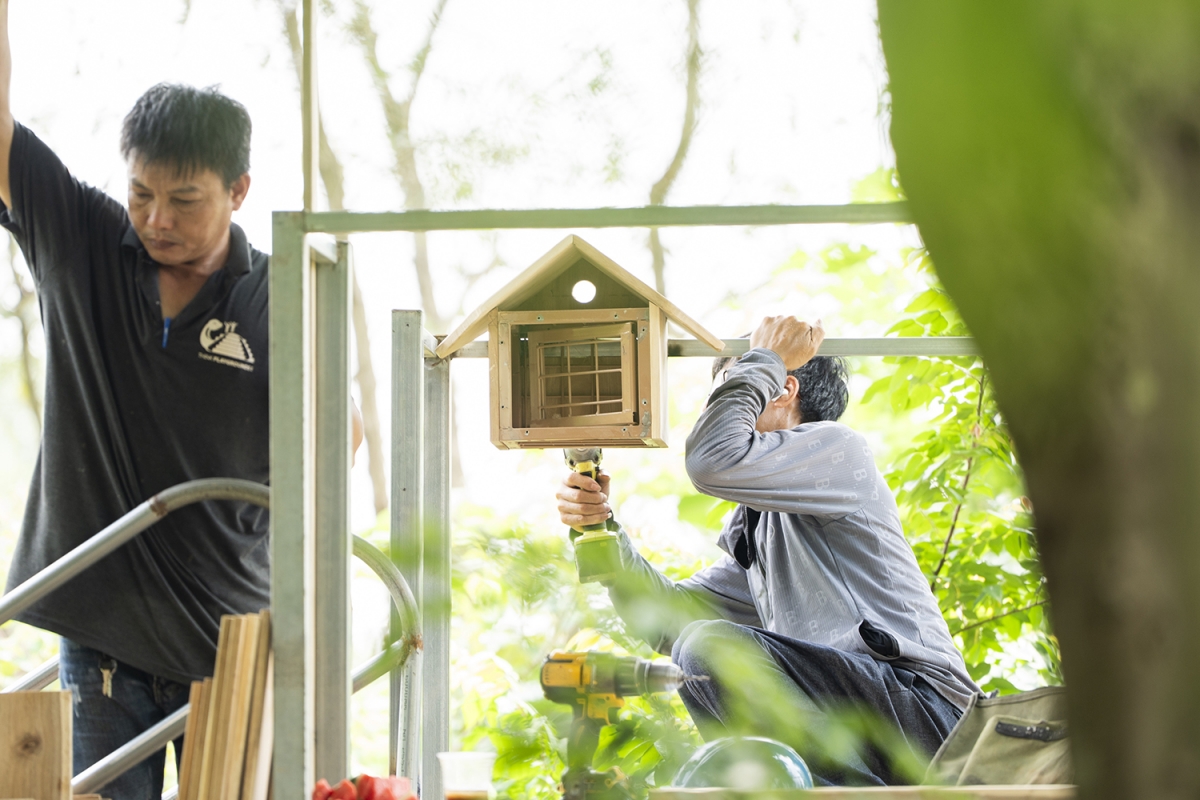 Lắp đặt "nhà cây". Ảnh: BTC