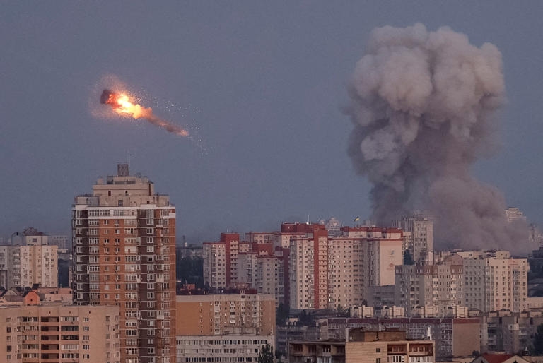 Ukraine lo ngại châu Âu sẽ hạn chế cung cấp hệ thống phòng không. Ảnh: Reuters.
