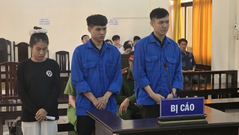 3 bị cáo Phan Thành Thuận, Võ Minh Thành và Trần Ngọc Thảo (bên phải sang)