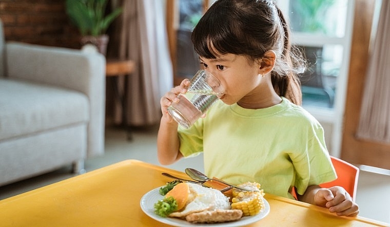 Một bữa sáng đầy đủ dinh dưỡng sẽ giúp trẻ có đủ năng lượng, khả năng tập trung và các dưỡng chất cần thiết để học tập, vui chơi trong cả ngày