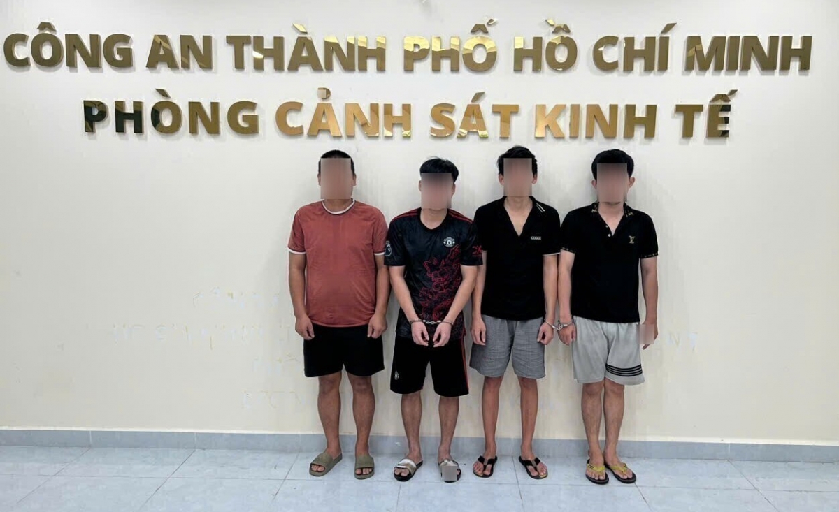 Các đối tượng tại trụ sở cơ quan công an.