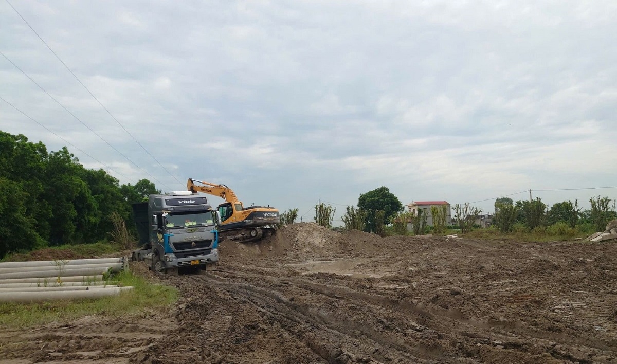  Công ty CP sản xuất bê tông Việt Nhật đổ chất thải trái phép ra môi trường