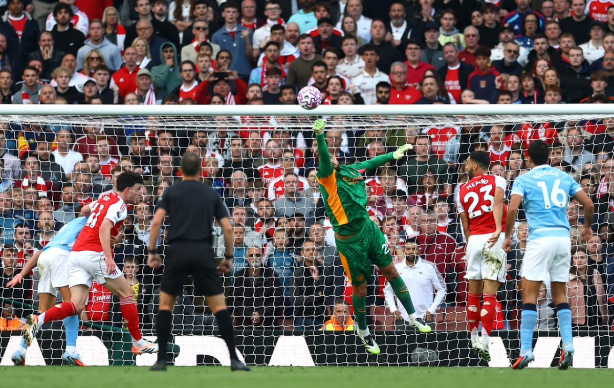 Sự xuất sắc của thủ thành Donnaruma giúp hàng phòng ngự Man City đứng vững (Ảnh: Reuters)