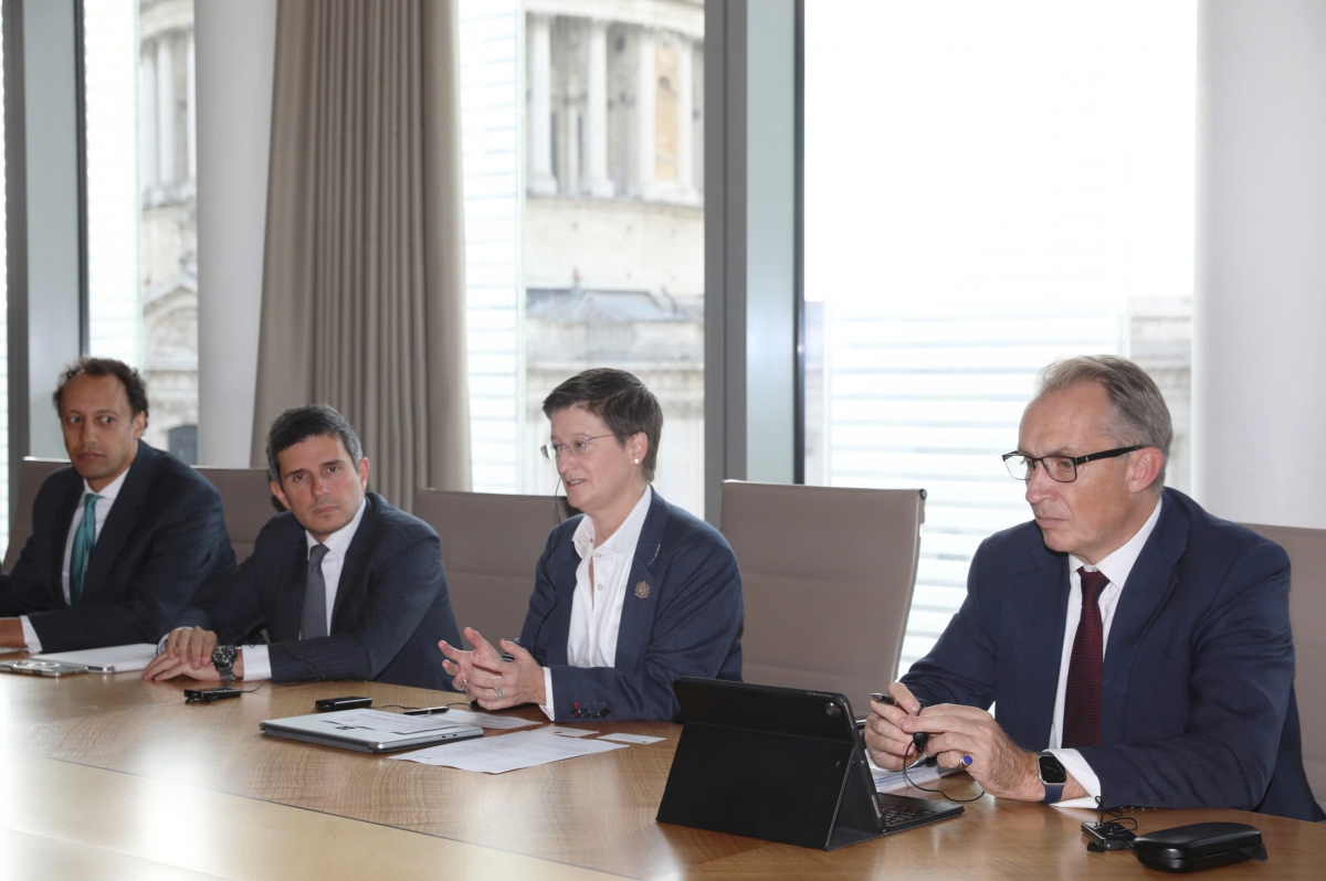 Bà Julia Hoggett, Tổng Giám đốc LSE phát biểu tại buổi làm việc.