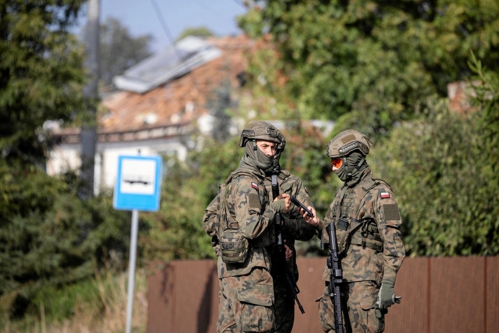 Binh lính NATO tuần tra tại Ba Lan (Ảnh: Reuters)