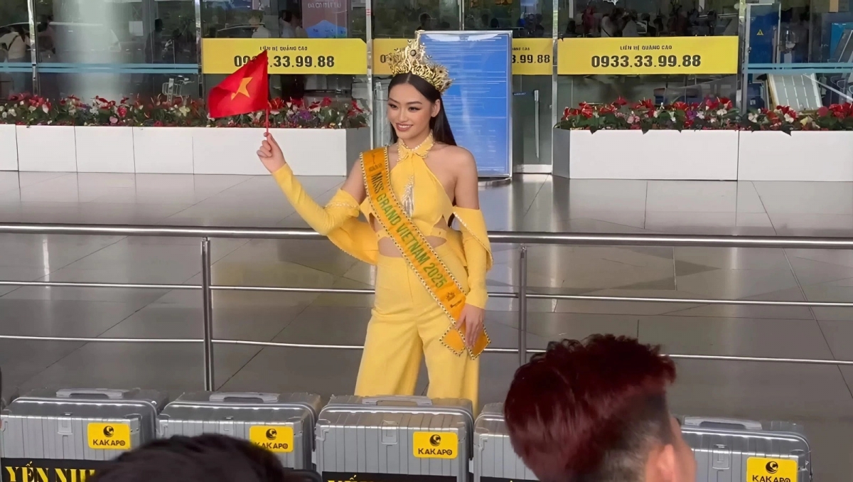 Hoa hậu Yến Nhi đem hơn 20 vali chứa 30 bộ trang phục, bay sang Thái Lan thi Miss Grand International 2025.