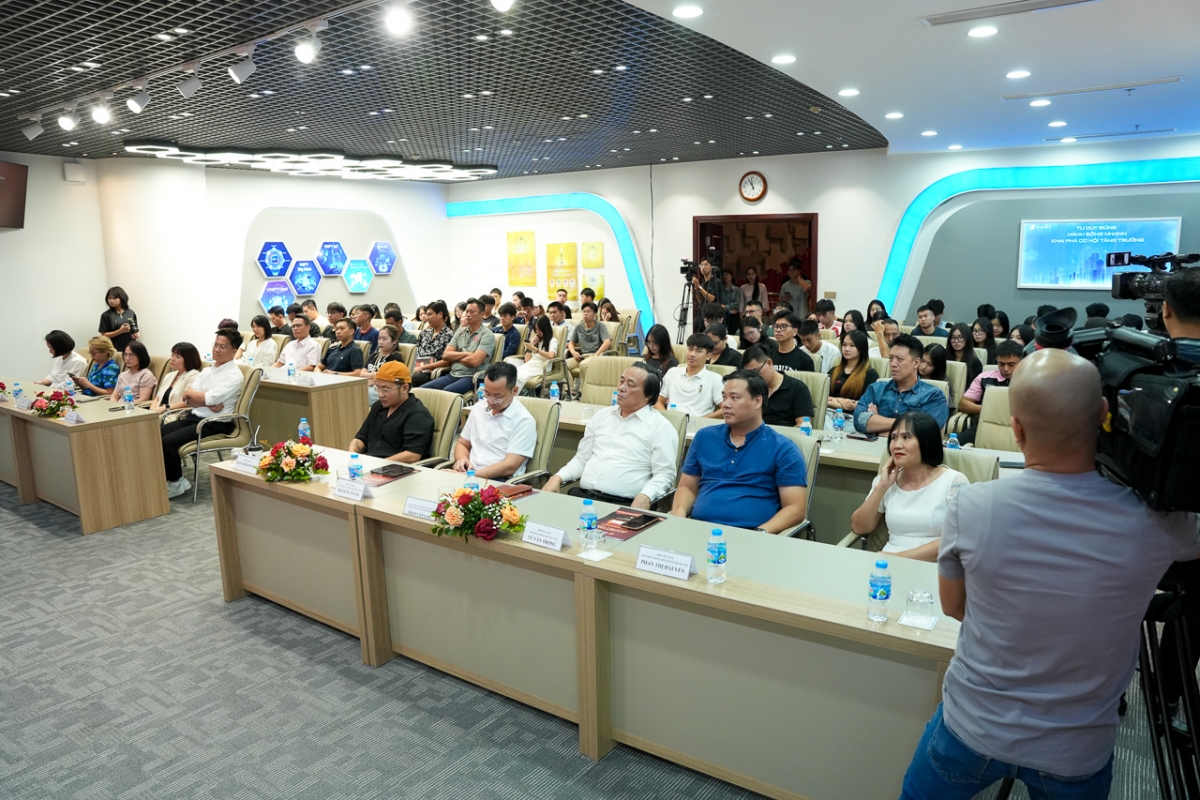 Quang cảnh lễ bốc thăm.