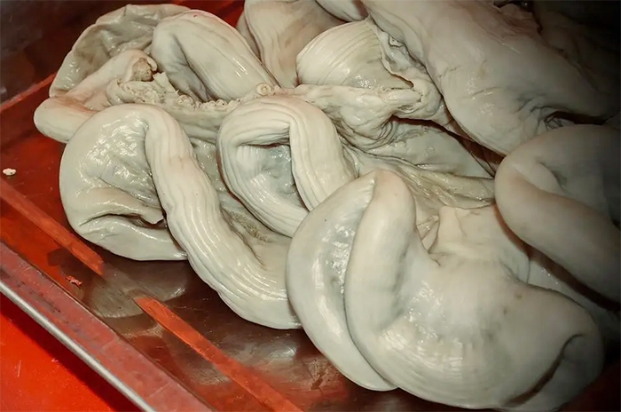 Dạ dày nếu làm sạch đúng cách sẽ giữ được hương vị thơm ngon, màu sắc bắt mắt. (Ảnh: Sohu)