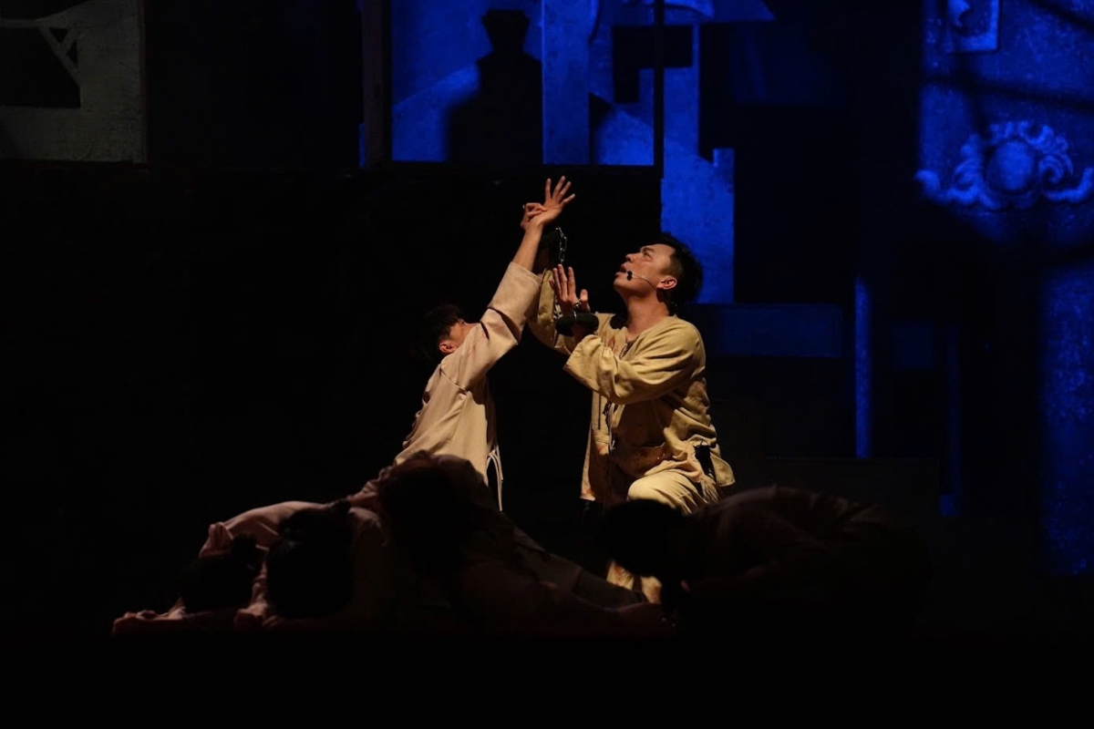 Vở nhạc kịch “Lửa từ Đất” do Nhà hát Tuổi trẻ Việt Nam dàn dựng tái hiện giai đoạn Hà Nội những năm 1930