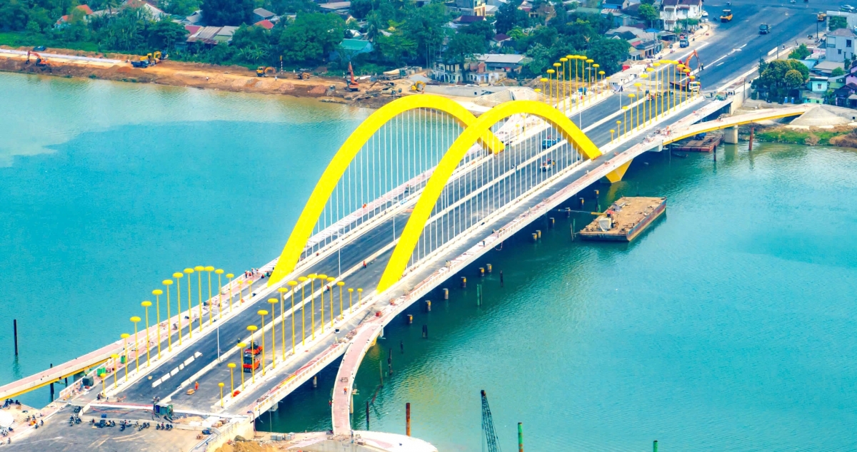 Cầu Nguyễn Hoàng vượt sông Hương