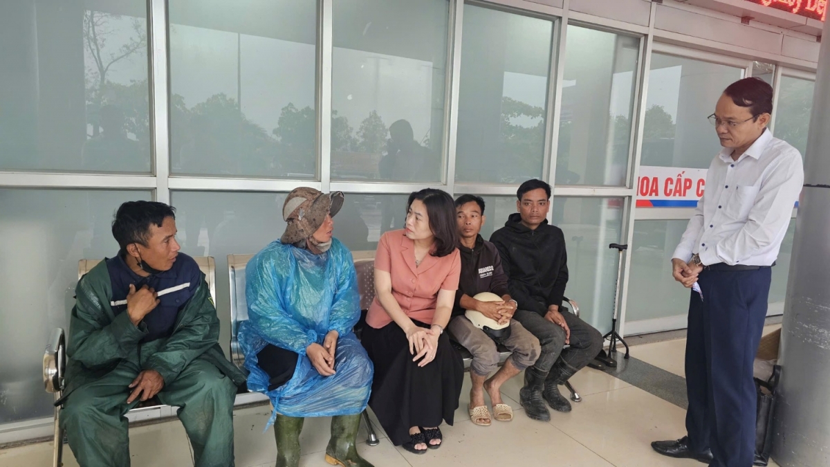 Chính quyền địa phương thăm hỏi, hỗ trợ gia đình người gặp nạn trong vụ tai nạn