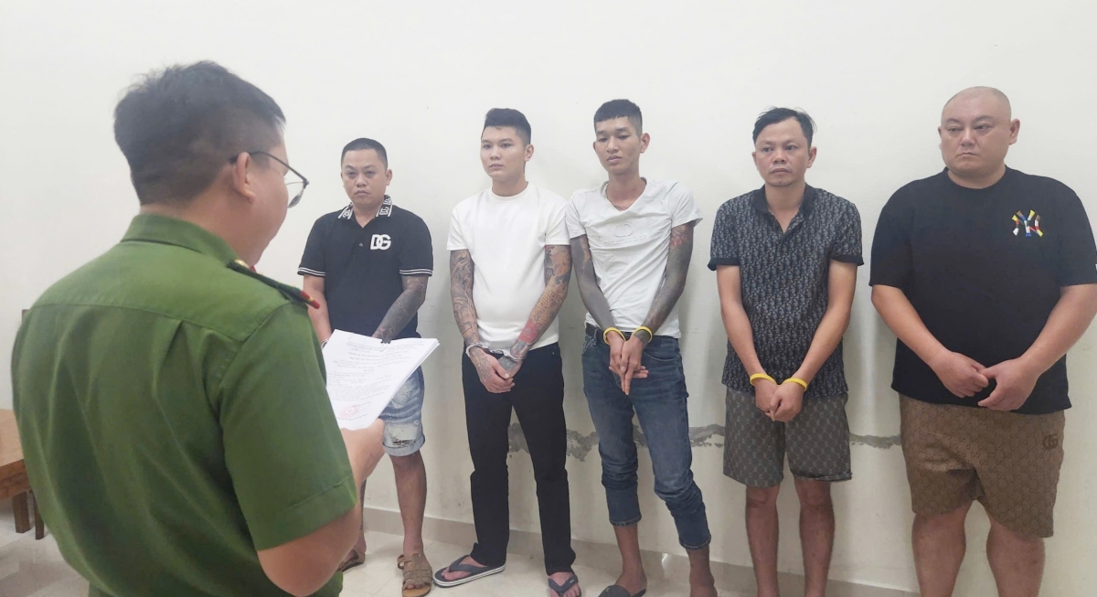 Cơ quan Cảnh sát điều tra Công an thành phố Đà Nẵng ra quyết định tạm giữ 5 đối tượng để phục vụ công tác điều tra.
