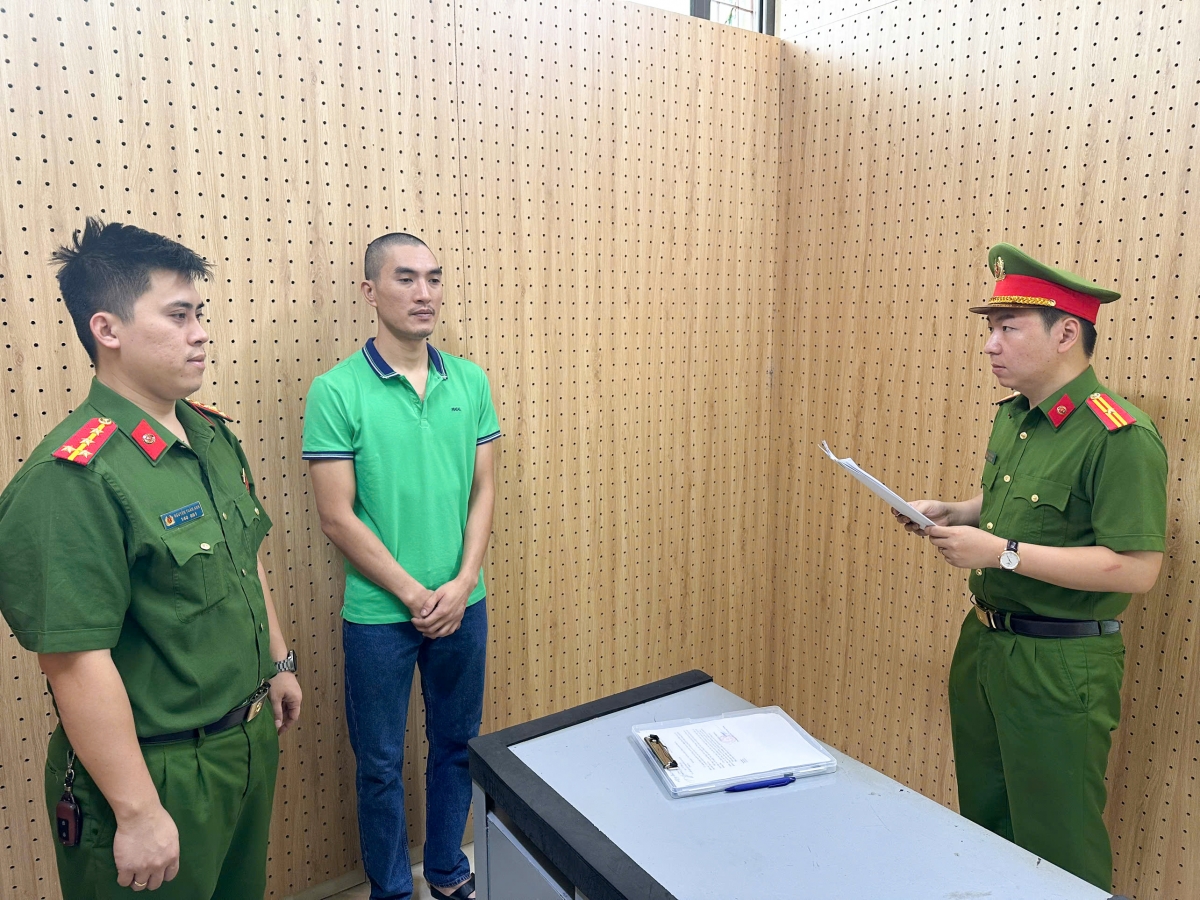 Cơ quan CSĐT Công an tỉnh Sơn La tống đạt các Quyết định tố tụng đối với Nguyễn Anh Thế