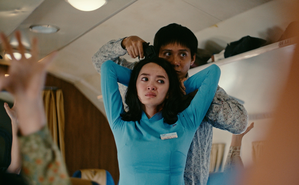 Kaity Nguyễn vào vai tiếp viên hàng không. Ảnh: Đoàn phim cung cấp