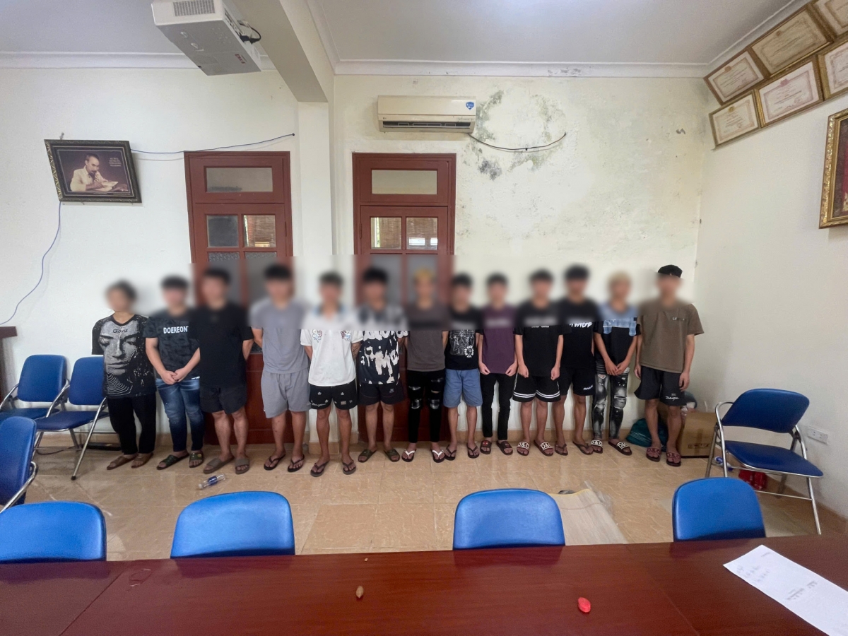 Nhóm thanh, thiếu niên tại cơ quan Công an - Ảnh: Trang TTĐT Công an tỉnh Thái Nguyên.