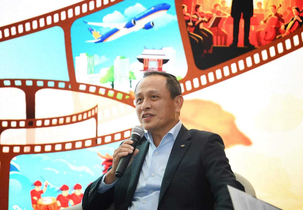 Ông Lê Hồng Hà - Tổng giám đốc Vietnam Airlines chia sẻ về chiến dịch "Chạm thu Hà Nội" và kỳ vọng đưa Hà Nội trở thành điểm đến văn hóa hấp dẫn.