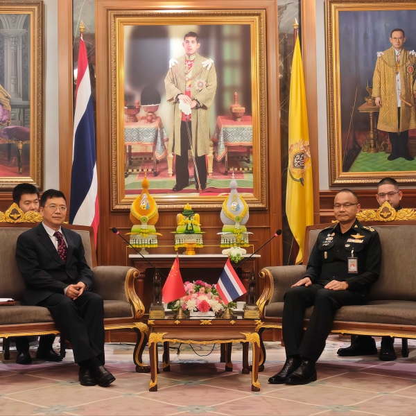 Đặc phái viên Đặng Tích Quân gặp quan chức quốc phòng Thái Lan. Ảnh: Bộ Ngoại giao Trung Quốc