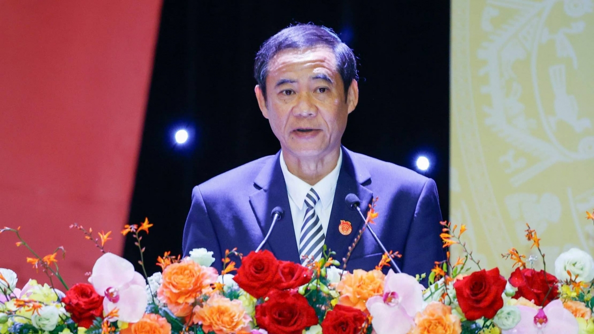 Ông Nguyễn Thái Học, Phó Bí thư Đảng ủy MTTQ, các đoàn thể Trung ương trình bày Báo cáo tổng hợp ý kiến tham gia vào dự thảo các Văn kiện trình Đại hội đại biểu toàn quốc lần thứ XIV của Đảng