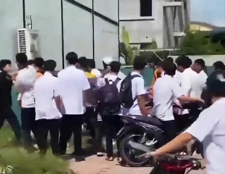 Thêm một vụ học sinh bị đánh hội đồng tại Quảng Ninh.