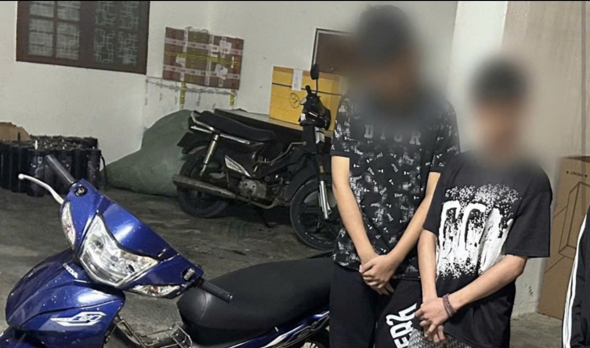 Nhóm đạo chích bị bắt. (Ảnh: C.A)