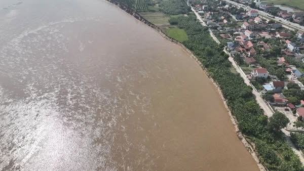 Sạt lở nghiêm trọng tại Khu 12 Hương Nộn xã Tam Nông. Ảnh: UBND xã Tam Nông