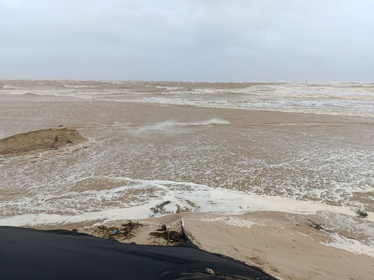 Vùng biển Quảng Trị đang còn sóng to