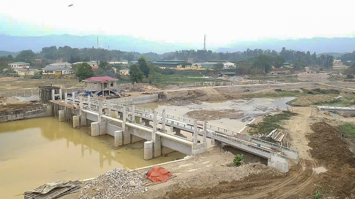 Là dự án trọng điểm của tỉnh, song hiện công tác giải phóng mặt bằng của dự án Quản lý đa thiên tai lưu vực sông Nậm Rốm với tổng mức đầu tư trên 981 tỉ đồng vẫn gặp nhiều khó khăn.