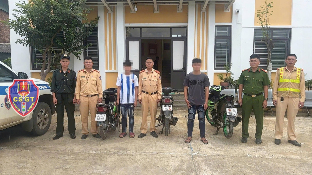 C.T.H và C.V.H tại trụ sở công an