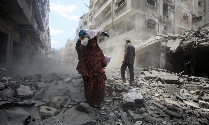 Đống đổ nát sau một cuộc tập kích của Israel ở Gaza City hồi tháng 8. (Ảnh: Reuters)