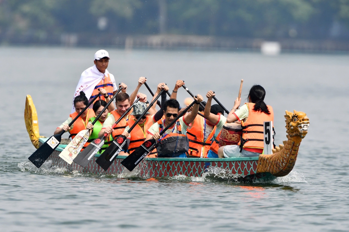 Lễ hội Bơi chải thuyền rồng &amp; Chèo SUP 2025, hai tinh thần – một dòng chảy kết nối.